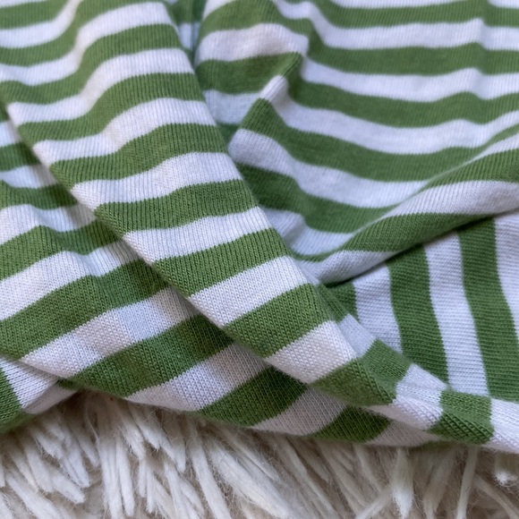 Banana Republic Factory Designer Tee 💗 Green & White - Picture 9 of 14